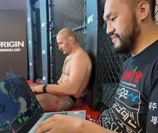 ufc 미들급 챔피언을 15분만에 이긴 한국인.ㄷㄷㄷㄷ