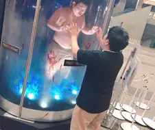 "제길... 놈에게 물렸어! 그래도 갈아탈 예비 육신이 있어 다행이군"