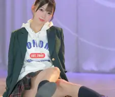 치마가 짧은 복장 jpg