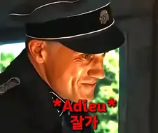 장교님이 다정한 표정으로 인사해줬어요!