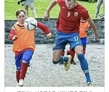 다운증후군 어린이를 상대로 20골을 넣은 홀란드.jpg