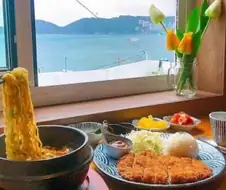 오히려 돈까스집에서 보기힘든 조합