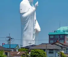 일본 센다이시 거리를 지켜주는 거대한 석상