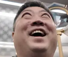 트릭컬) ??? : ....바...친...다...