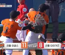 자책하는 막내를 본 초등야구 주장.jpg