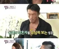 먹이를 노리는 야수의 눈빛