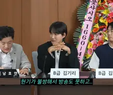 밥 얻어먹고 다니면서 벤츠샀는데 아무도 뭐라안함..