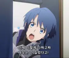 소년병을 싸움터로 끌어들이려고 유혹하는 여기사.manga
