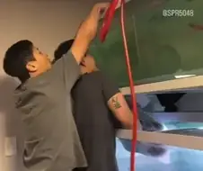 아파트에 2톤짜리 어항 설치한 사람