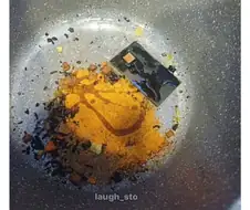 라면 끓이다 신용카드 떨어뜨린 사람.jpg