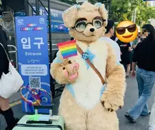 퀴어 퍼레이드 알몸 코스프레 하고 나타난