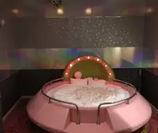 일본 러브호텔에있는 UFO