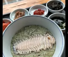 약간의 오해(?)를 사고 있는 한국의 전복죽.twit