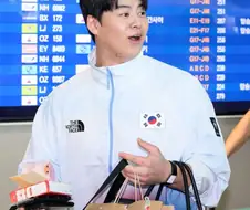 태극기 거꾸로된 옷 입은 국가대표
