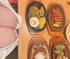 맛있어 보이는 식탁.jpg