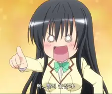 어서 옷 입으라는 여자