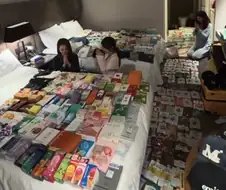 올리브영에 다녀왔다는 외국인 관광객들