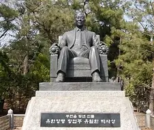 한국에서 아마도 유일하게 3대째 유복과 존경을 받을거라 생각되는 집안