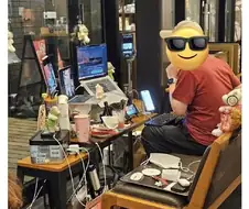 카페 전세 냈냐 꾸짖기에는 너무 많은 커피였다