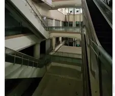 폐업한 홈플러스의 내부