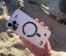 사철을 채취한 아이폰