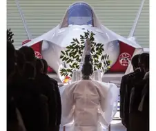 일본국산 F-35 축복하는 신토 신관