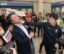 AI) 홍명보감독 귀국장면 ㅋㅋ
