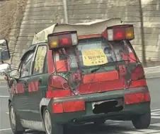 도로에서 보이면 반드시 피해야 하는 차량