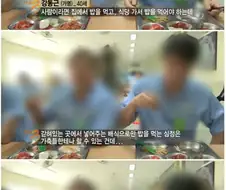 교도소에서 배식받는 범죄자의 심정.jpg