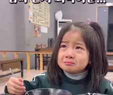 어린 딸 둘 데리고 외식하는 엄마의 고충