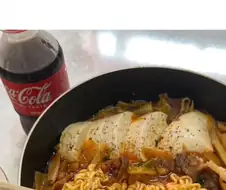 순두부 열라면 먹는다.jpg