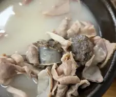 대체 어느 아랫지방 순대국밥에 순대만 준단 말인가!