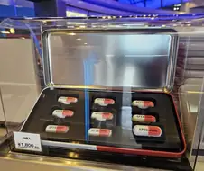 공식 굿즈로 독약을 파는 만화