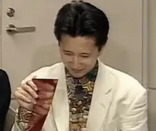 자기작품의 BLㄷㅇㅈ를 감상하는 만화작가.gif