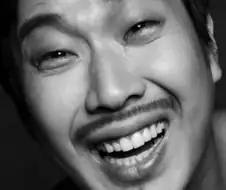 "저희 모친께서 개를 한 마리 키우십니다."