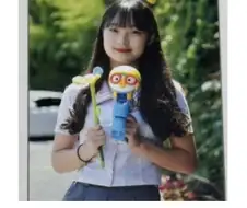 리센느 원이 중, 고딩 졸업사진...