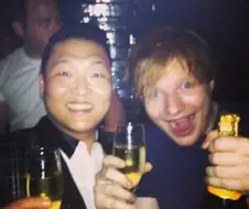 싸이랑 사진찍은 에드시런.jpg