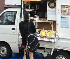 주변에 덕질 관련 행사 있으면 보는 풍경.jpg