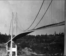 공진때문에 무너졌다고 잘못 알려진 타코마 다리 사건