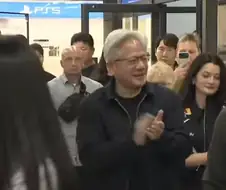 ??? : 용팔이 성공했네 페이커 만나러 T1 베캠도 오고