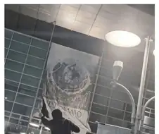 일본 밴드 내한 콘서트 현수막 도적 빌런