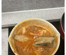 고등어 김치찌개 끓여보려다 망했다는 여자.jpg