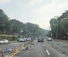 AI 아니냐고 의심 받았던 차량 추돌 사고 현장에서의 이용규의 사진