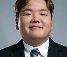 여행도 잘생기면 하기 편하더라...
