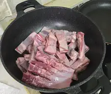 2시간 동안 삶은 앙갈비 수육...이건 반론의 여지없는 셱스다...