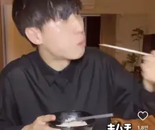 ??? : 한국인은 김치 밖에 안 먹지?.jpg