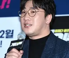 창작욕과 투자 받는 능력만 max인 감독