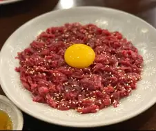 육회가 육사시미보다 낳은 이유