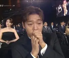 백상) 유해진 대상 수상 기사에 박지훈 사진 저게 뭐냐고 하던데 너무한거 맞네ㅋ