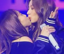 트와이스 나연 사나 전설의 뽀뽀